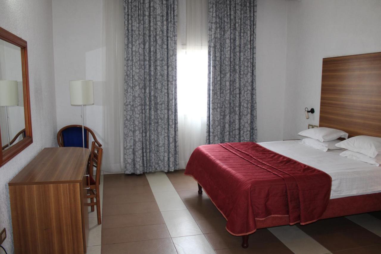 Hotel Franco Yaounde Bagian luar foto
