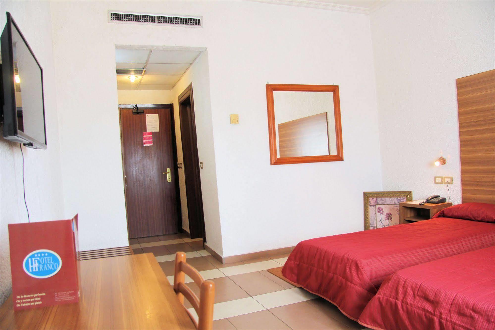 Hotel Franco Yaounde Bagian luar foto