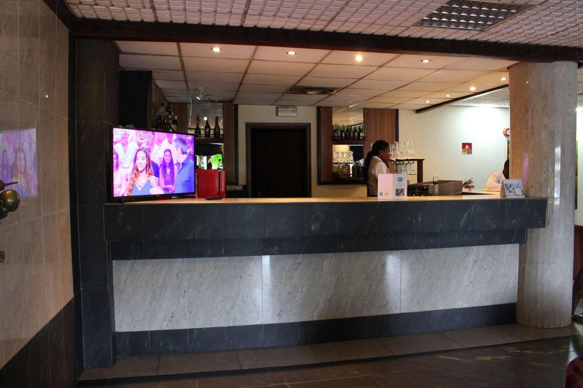 Hotel Franco Yaounde Bagian luar foto