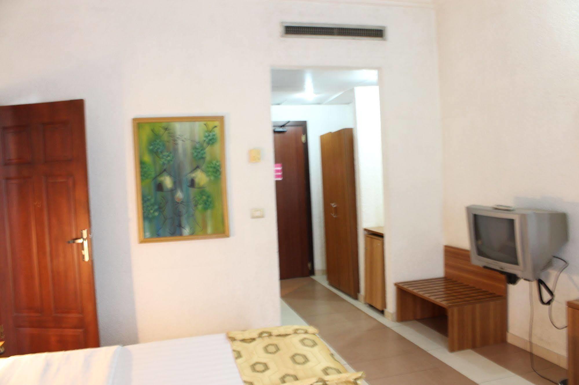 Hotel Franco Yaounde Bagian luar foto